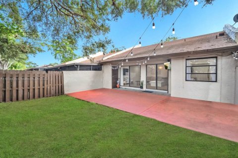 Townhouse in Pembroke Pines, Florida 2 bedrooms, 87.05 sq.m. № 1889189 - photo 20