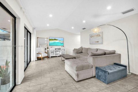 Townhouse in Pembroke Pines, Florida 2 bedrooms, 87.05 sq.m. № 1889189 - photo 6