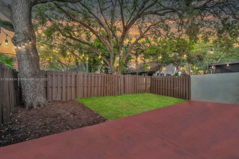 Townhouse in Pembroke Pines, Florida 2 bedrooms, 87.05 sq.m. № 1889189 - photo 24