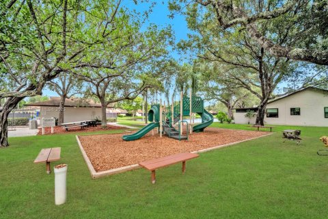 Townhouse in Pembroke Pines, Florida 2 bedrooms, 87.05 sq.m. № 1889189 - photo 26