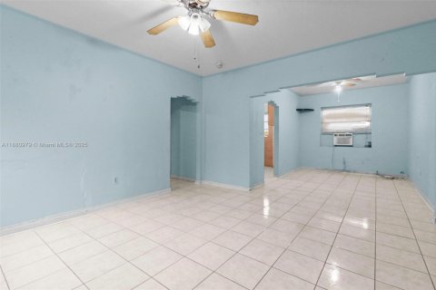 Immobilier commercial à vendre à Miami, Floride: 333.7 m2 № 1922030 - photo 10