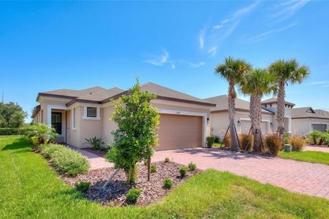 House in Poinciana, Florida 2 bedrooms, 153.57 sq.m. № 2272811
