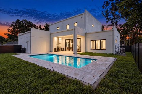 House in Orlando, Florida 4 bedrooms, 295.43 sq.m. № 2413535 - photo 8