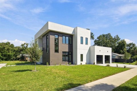 House in Orlando, Florida 4 bedrooms, 295.43 sq.m. № 2413535 - photo 4