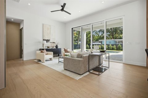 House in Orlando, Florida 4 bedrooms, 295.43 sq.m. № 2413535 - photo 23
