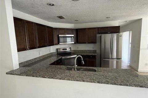 Casa en alquiler en Kissimmee, Florida, 4 dormitorios, 252.04 m2 № 2167762 - foto 10