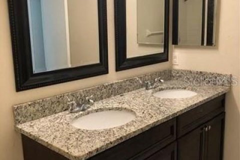 Casa en alquiler en Kissimmee, Florida, 4 dormitorios, 252.04 m2 № 2167762 - foto 3