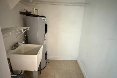 Casa en alquiler en Kissimmee, Florida, 4 dormitorios, 252.04 m2 № 2167762 - foto 8