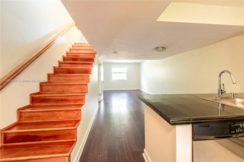 Condo in Miami, Florida, 2 bedrooms  № 1897062 - photo 9