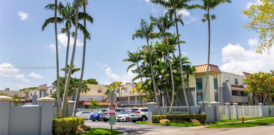 Condo in Miami, Florida, 2 bedrooms  № 1897062