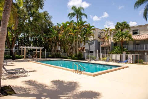 Condo in Miami, Florida, 2 bedrooms  № 1897062 - photo 17