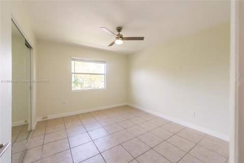 Condo in Miami, Florida, 2 bedrooms  № 1897062 - photo 14