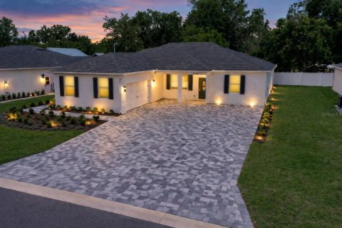 House in Dade City, Florida 4 bedrooms, 211.82 sq.m. № 2330500