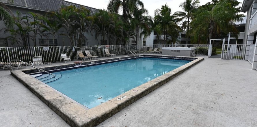 Appartement à Palmetto Bay, Floride 2 chambres, 74.41 m2 № 1806233