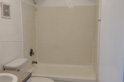 Appartement à louer à Palmetto Bay, Floride: 2 chambres, 74.41 m2 № 1806233 - photo 7