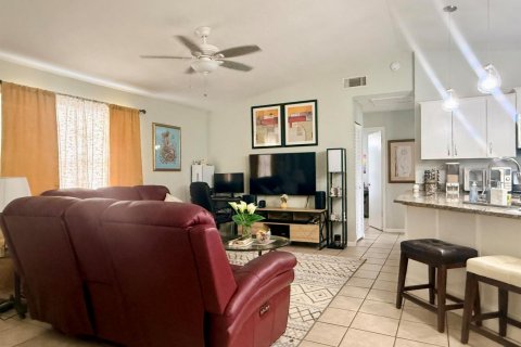 Casa en venta en Palm Bay, Florida, 3 dormitorios, 98.1 m2 № 2272503 - foto 3