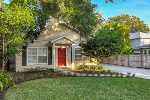 House in Orlando, Florida 3 bedrooms, 165.74 sq.m. № 2103105 - photo 2