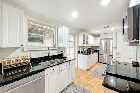 House in Orlando, Florida 3 bedrooms, 165.74 sq.m. № 2103105 - photo 9