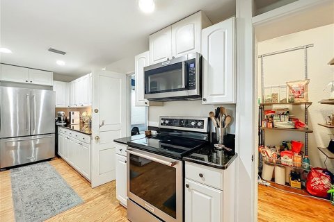 House in Orlando, Florida 3 bedrooms, 165.74 sq.m. № 2103105 - photo 10