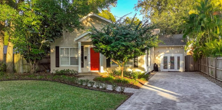 House in Orlando, Florida 3 bedrooms, 165.74 sq.m. № 2103105