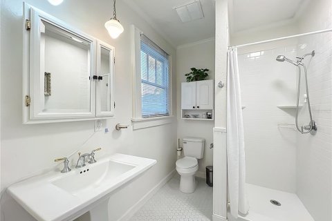 House in Orlando, Florida 3 bedrooms, 165.74 sq.m. № 2103105 - photo 13