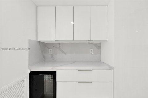 Casa en venta en Miami, Florida, 4 dormitorios, 273.6 m2 № 1377357 - foto 5