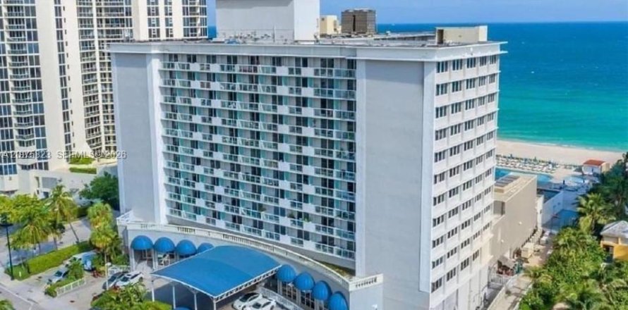 Studio in the Condo in Sunny Isles Beach, Florida  № 2041032