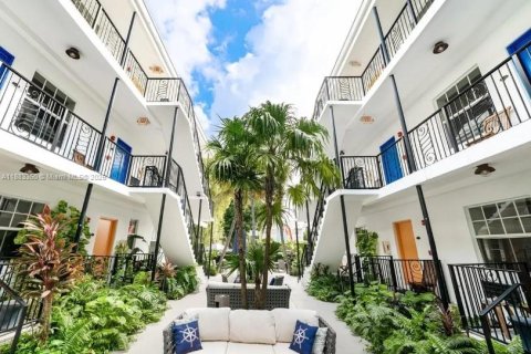 Apartment in Miami Beach, Florida 1 bedroom, 1715.63 sq.m. № 1929920 - photo 1