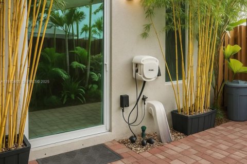 Townhouse in Doral, Florida 4 bedrooms, 167.97 sq.m. № 1975883 - photo 6