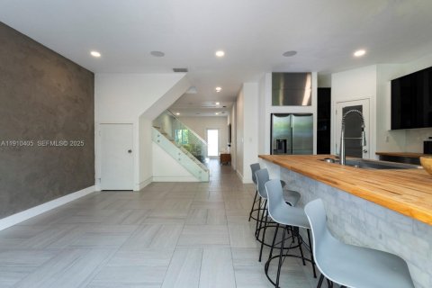 Townhouse in Doral, Florida 4 bedrooms, 167.97 sq.m. № 1975883 - photo 15