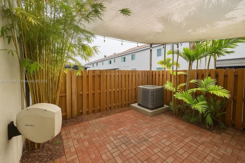 Adosado en venta en Doral, Florida, 4 dormitorios, 167.97 m2 № 1975883 - foto 4