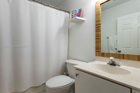 Townhouse in Doral, Florida 4 bedrooms, 167.97 sq.m. № 1975883 - photo 25