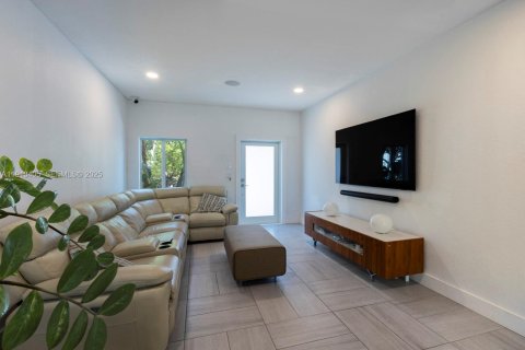 Townhouse in Doral, Florida 4 bedrooms, 167.97 sq.m. № 1975883 - photo 7