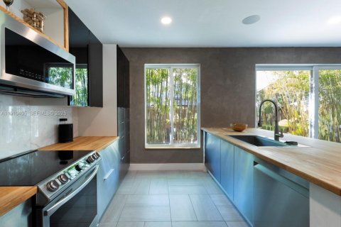 Townhouse in Doral, Florida 4 bedrooms, 167.97 sq.m. № 1975883 - photo 17