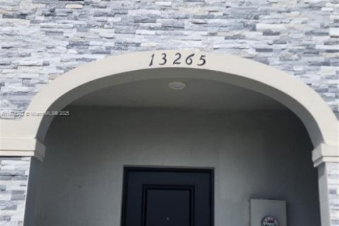 Adosado en alquiler en Homestead, Florida, 3 dormitorios, 129.41 m2 № 1920596 - foto 2