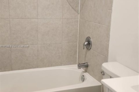 Adosado en alquiler en Homestead, Florida, 3 dormitorios, 129.41 m2 № 1920596 - foto 23