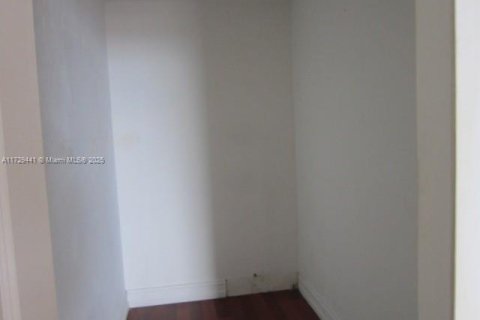 Condo in Miami, Florida, 1 bedroom  № 1939683 - photo 15