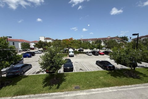 Снять в аренду квартиру в Майами, Флорида 1 спальня, 214.79м2, № 1952681 - фото 5