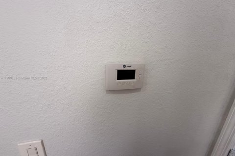 Снять в аренду квартиру в Майами, Флорида 1 спальня, 214.79м2, № 1952681 - фото 8