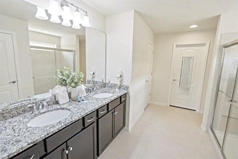 Villa ou maison à vendre à Kissimmee, Floride: 5 chambres, 240.34 m2 № 2306139 - photo 16