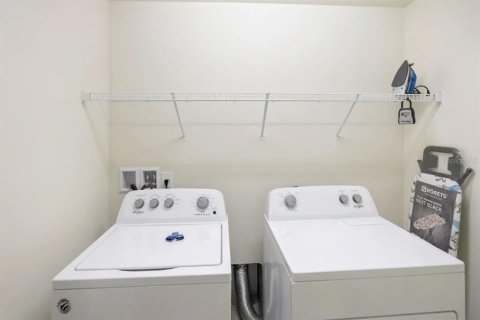 Villa ou maison à vendre à Kissimmee, Floride: 5 chambres, 240.34 m2 № 2306139 - photo 21