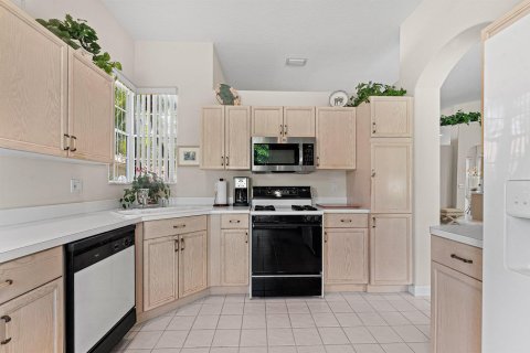 Townhouse in Palm Beach Gardens, Florida 3 bedrooms, 136.29 sq.m. № 2433969 - photo 10
