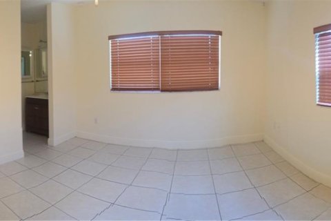 Снять в аренду таунхаус в Майами, Флорида 2 спальни, 107.02м2, № 2004922 - фото 26