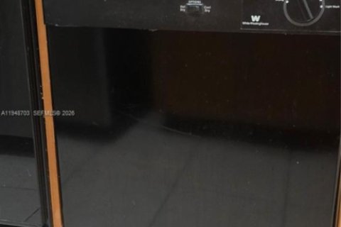 Снять в аренду таунхаус в Майами, Флорида 2 спальни, 107.02м2, № 2004922 - фото 16