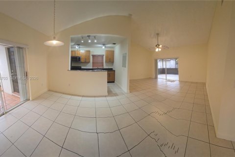 Снять в аренду таунхаус в Майами, Флорида 2 спальни, 107.02м2, № 2004922 - фото 10