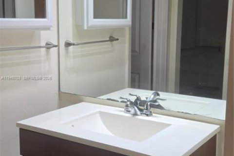 Снять в аренду таунхаус в Майами, Флорида 2 спальни, 107.02м2, № 2004922 - фото 25