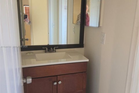 Снять в аренду таунхаус в Майами, Флорида 2 спальни, 107.02м2, № 2004922 - фото 28