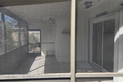 Снять в аренду таунхаус в Майами, Флорида 2 спальни, 107.02м2, № 2004922 - фото 8