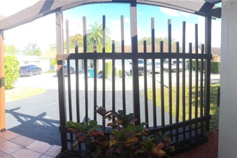 Снять в аренду таунхаус в Майами, Флорида 2 спальни, 107.02м2, № 2004922 - фото 29