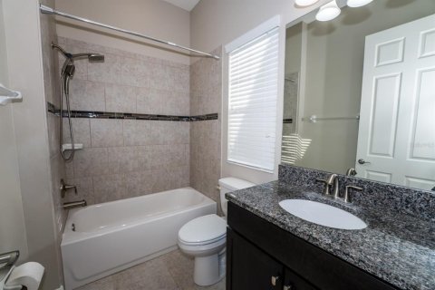 Villa ou maison à louer à Land O' Lakes, Floride: 5 chambres, 327.2 m2 № 2322666 - photo 10